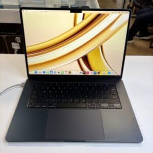MacBook Air 15inch M3-24GB Ram-1TB ssd Excellent
