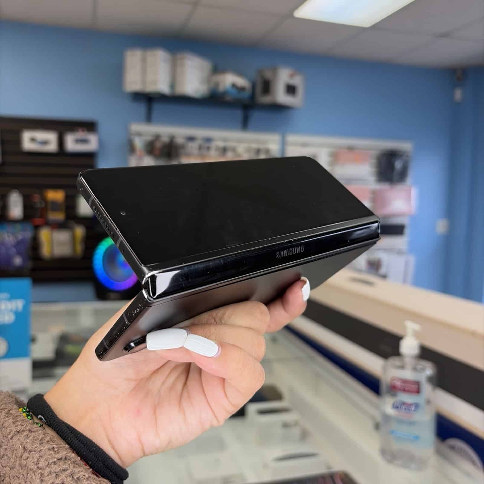 Samsung Galaxy Z Fold3 5G Unlocked 512GB Phantom Black Excellent Condition - Image 7