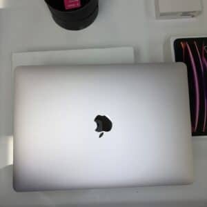 Apple MacBook Air M1  8GB RAM 256GB SSD 100%Battery